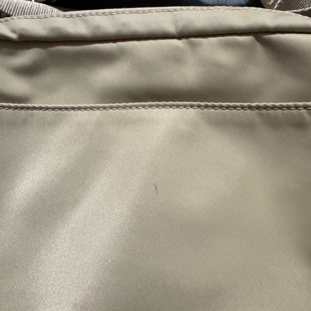 Lulu City Adventurer Crossbody Bag
2.5L - Picture 4 of 5